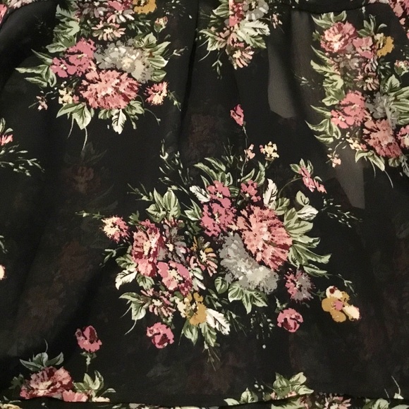 Line & Dot Black Floral Semi Sheer Oversized Top - Picture 6 of 9